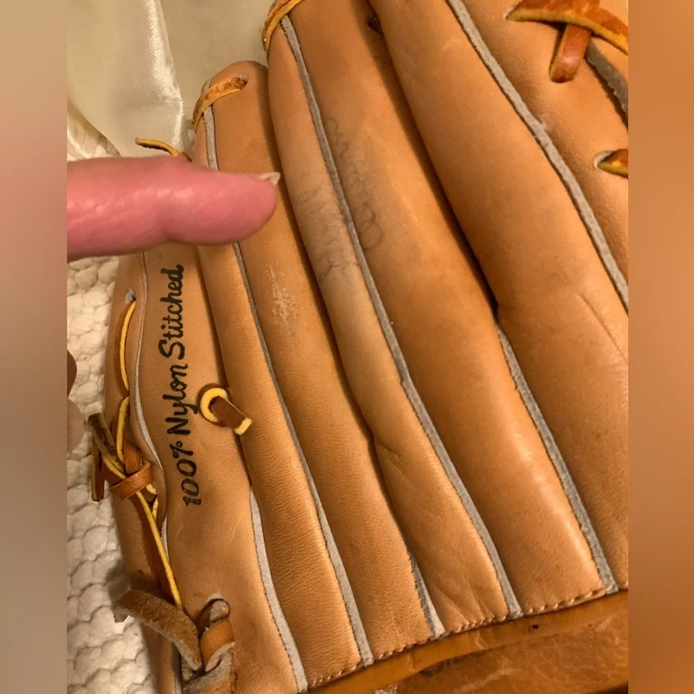 SPALDING BASEBALL GLOVE - Picture 3 of 8